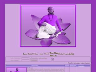 Homme fait yoga (violet)